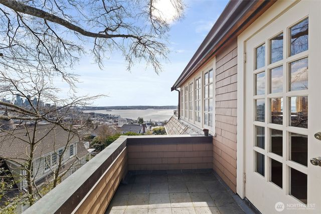 604 W Kinnear Place, Seattle, WA 98119