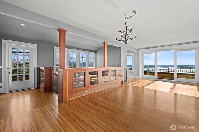 604 W Kinnear Place, Seattle, WA 98119
