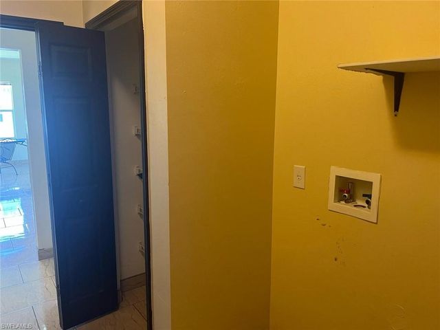 17 NE 11th LN, Cape Coral, FL 33909