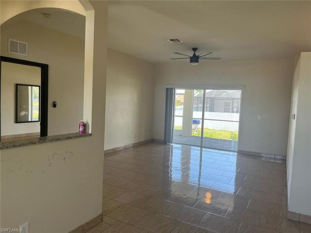 17 NE 11th LN, Cape Coral, FL 33909