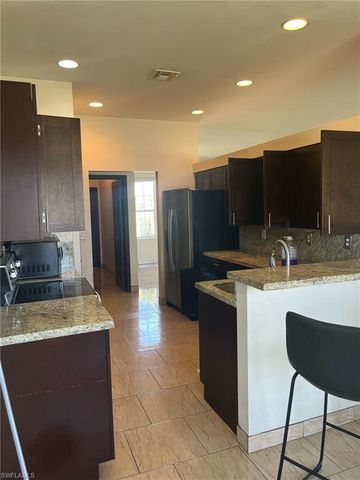 17 NE 11th LN, Cape Coral, FL 33909