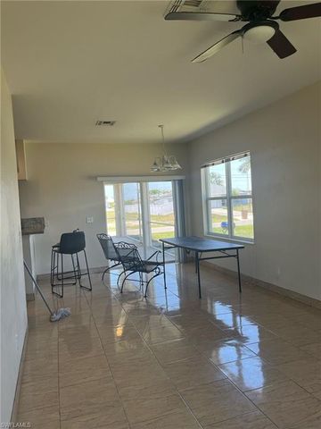 17 NE 11th LN, Cape Coral, FL 33909