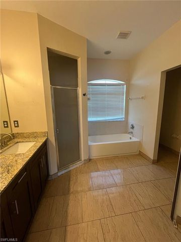 17 NE 11th LN, Cape Coral, FL 33909