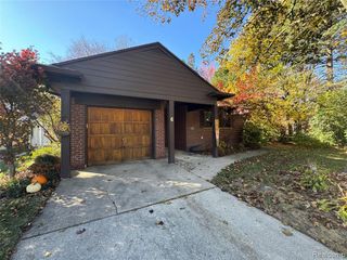 6 Danvers Lane, Dearborn, MI 48120
