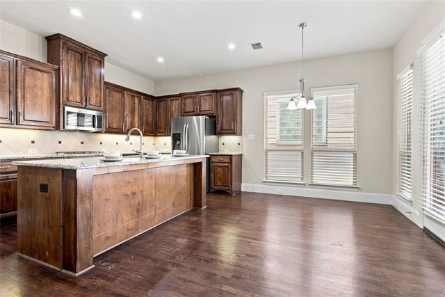 720 Northwood Drive, Flower Mound, TX 75022