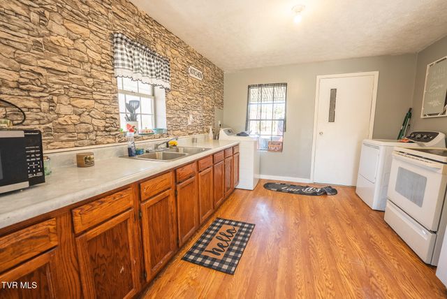 179 A Sutton Hollow Road, Sneedville, TN 37869