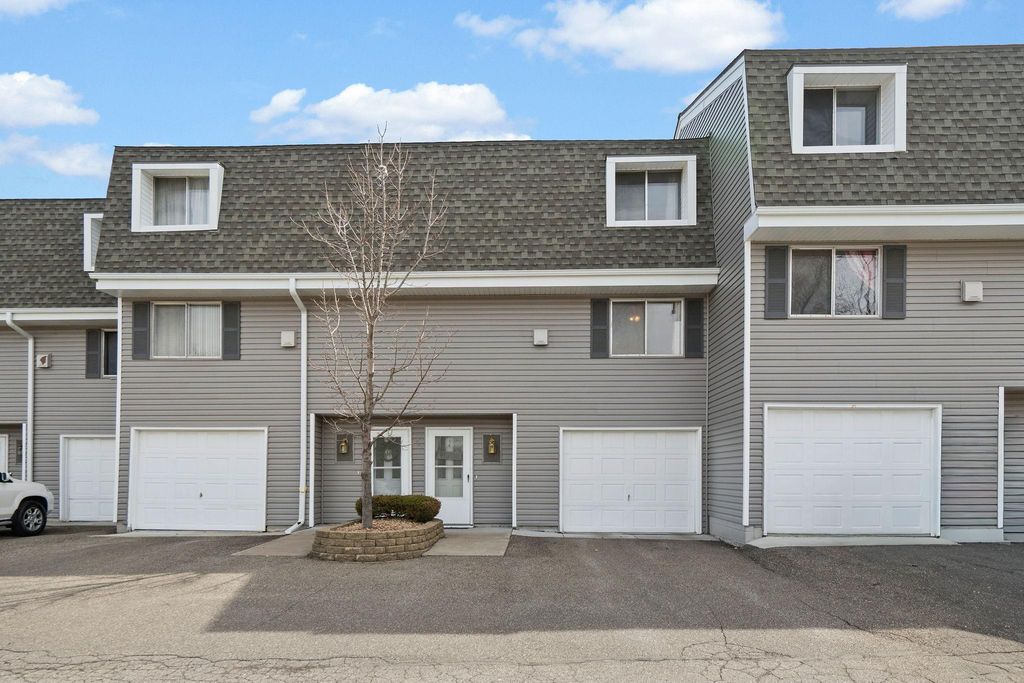 418 Dorland Place, Maplewood, MN 55119