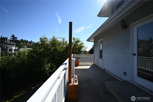 1953 10th Avenue W, Seattle, WA 98119
