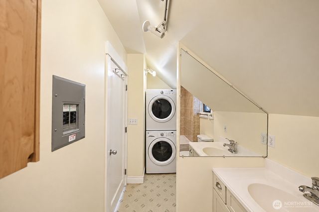1953 10th Avenue W, Seattle, WA 98119