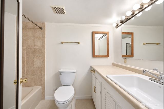 1953 10th Avenue W, Seattle, WA 98119