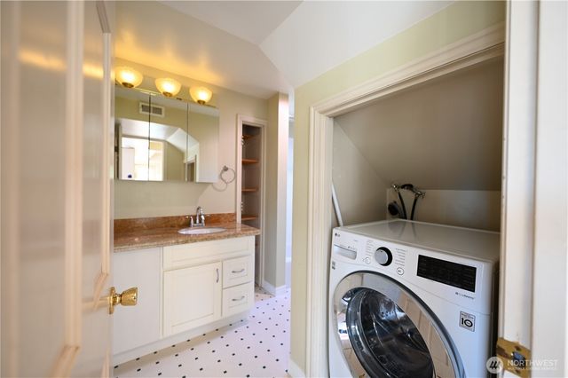 1953 10th Avenue W, Seattle, WA 98119