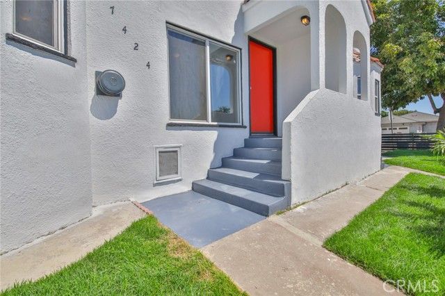 7424 Bell Avenue, Los Angeles, CA 90001