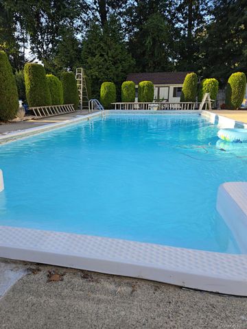 10 Cottage Avenue, Nanuet, NY 10954