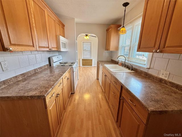 10 Cottage Avenue, Nanuet, NY 10954