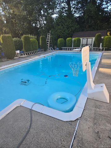 10 Cottage Avenue, Nanuet, NY 10954