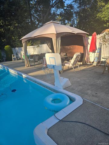 10 Cottage Avenue, Nanuet, NY 10954