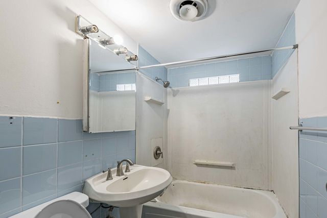 2033 N Karlov Avenue, Chicago, IL 60639