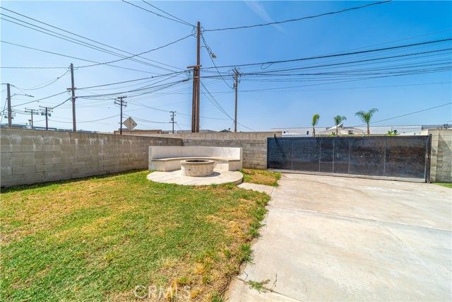 3521 Travis Avenue, Commerce, CA 90040