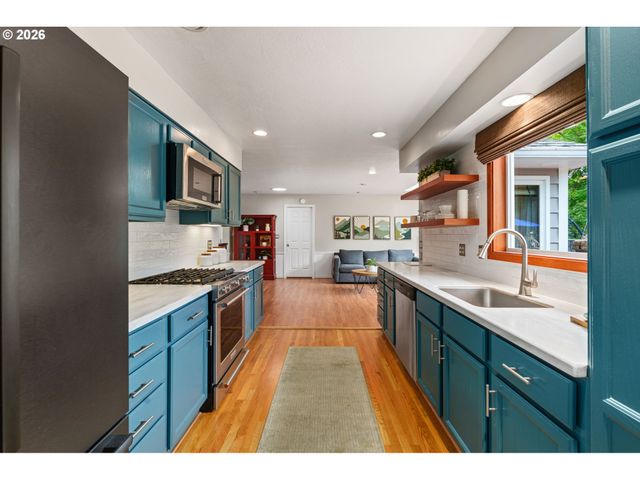 8060 Sw CEDAR St, Portland, OR 97225