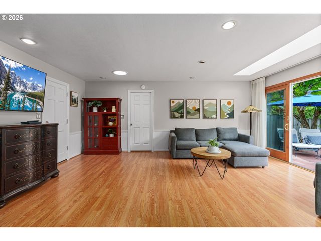 8060 Sw CEDAR St, Portland, OR 97225