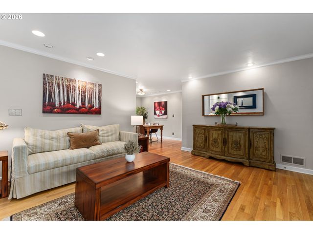 8060 Sw CEDAR St, Portland, OR 97225