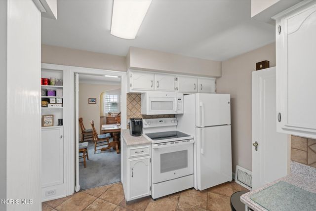 620 Grasser Street, Oregon, OH 43616