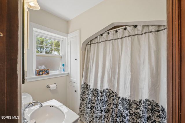 620 Grasser Street, Oregon, OH 43616