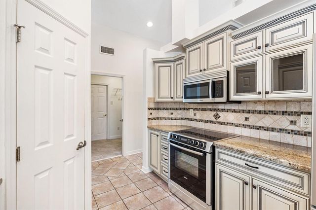 5312 GREENS DRIVE, Lady Lake, FL 32159