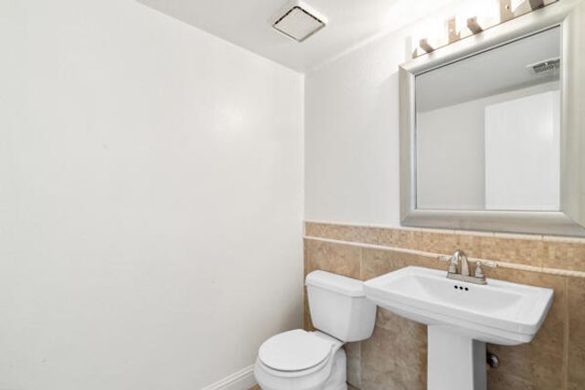 1217 E Ferguson Avenue, Visalia, CA 93292