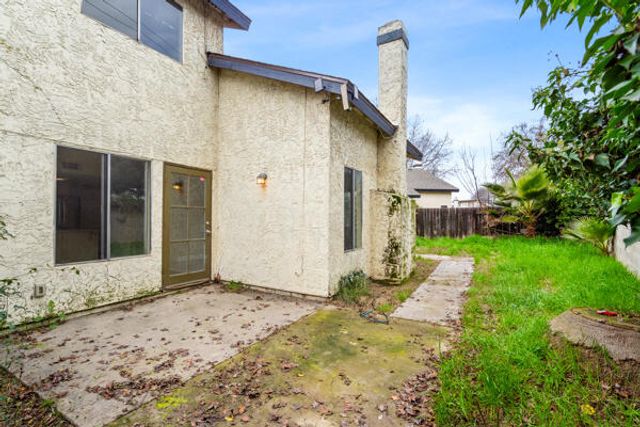 1217 E Ferguson Avenue, Visalia, CA 93292