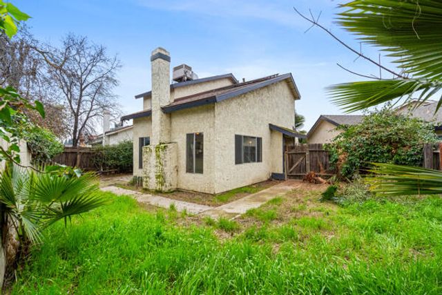 1217 E Ferguson Avenue, Visalia, CA 93292