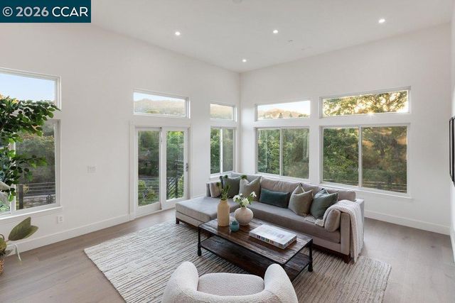130 Arbor View Ln, Lafayette, CA 94549