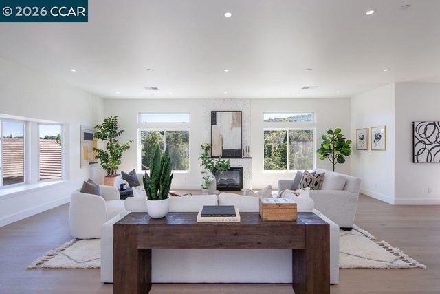 130 Arbor View Ln, Lafayette, CA 94549