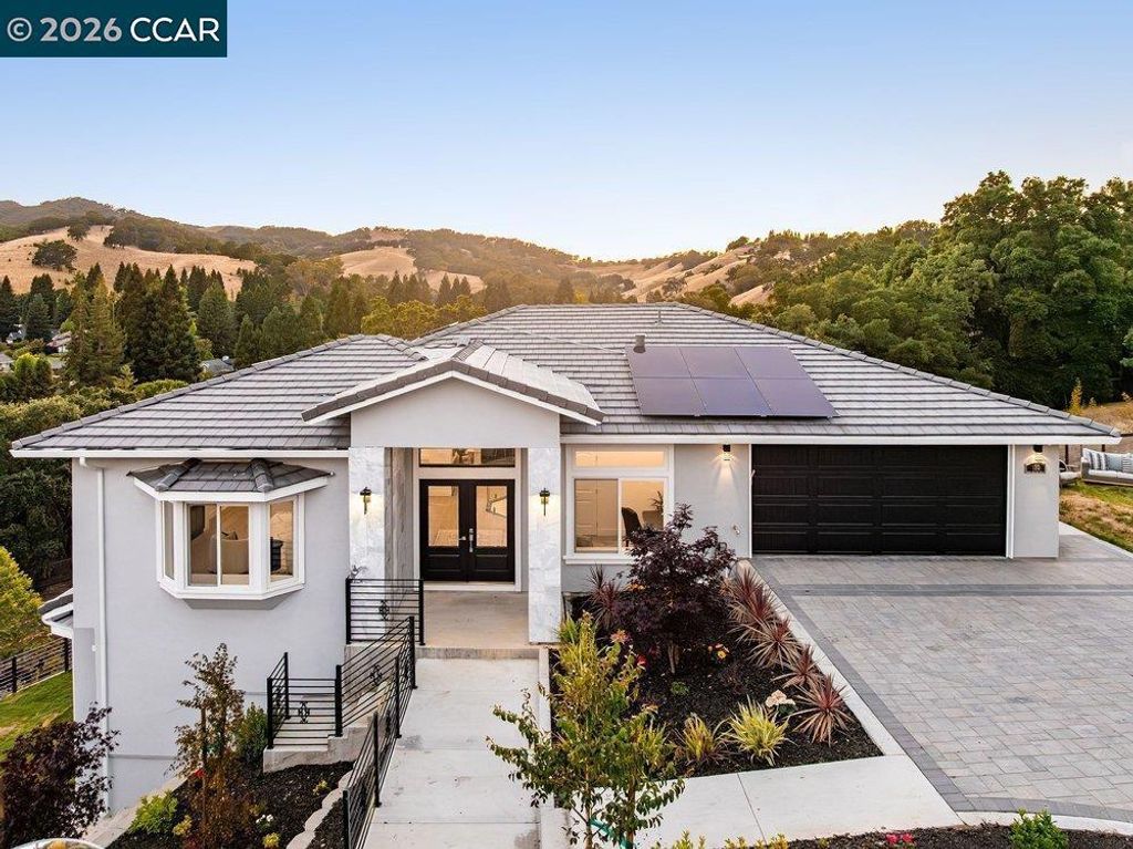 Image 1 of property listing at 130 Arbor View Ln, Lafayette, CA 94549