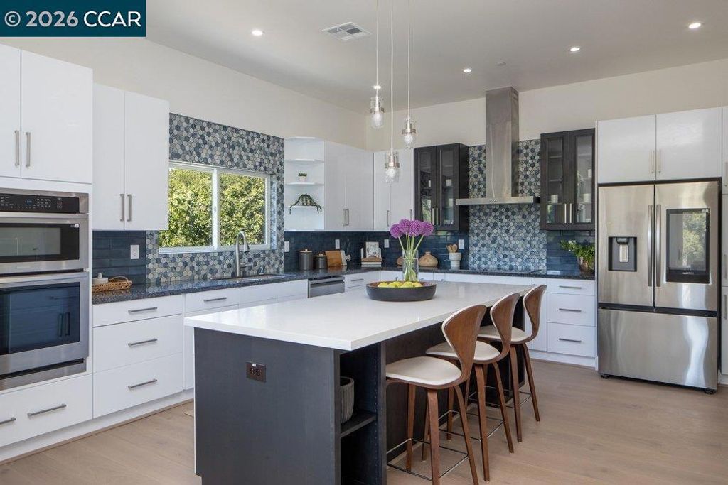 Image 10 of property listing at 130 Arbor View Ln, Lafayette, CA 94549