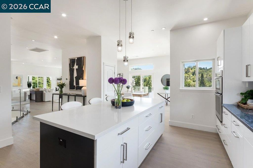 Image 11 of property listing at 130 Arbor View Ln, Lafayette, CA 94549