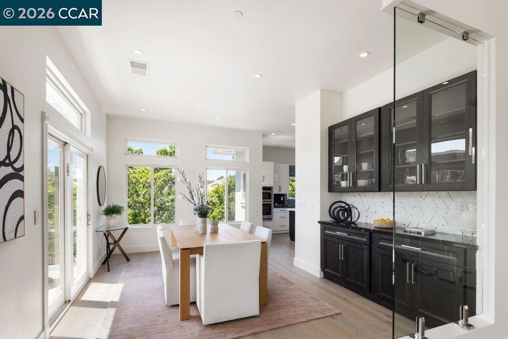 Image 14 of property listing at 130 Arbor View Ln, Lafayette, CA 94549