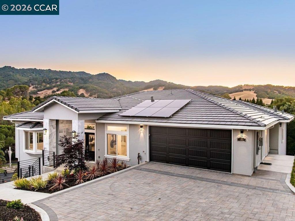 Image 2 of property listing at 130 Arbor View Ln, Lafayette, CA 94549