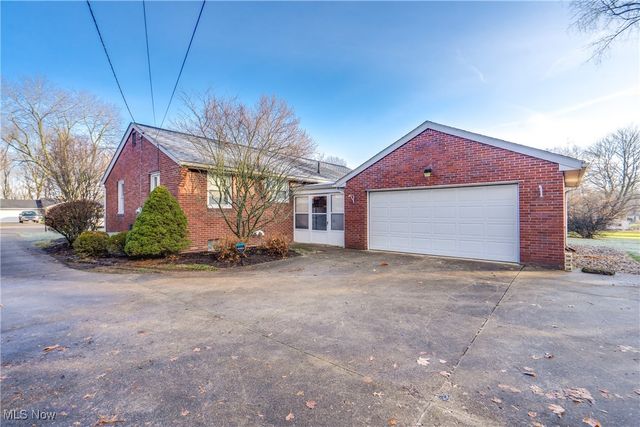 4344 Crestwood Street NW, Canton, OH 44708