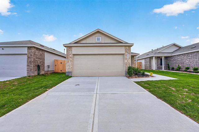 6014 Sherman Lakes Dr, Humble, TX 77338