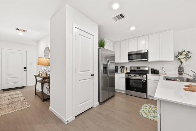 6014 Sherman Lakes Dr, Humble, TX 77338