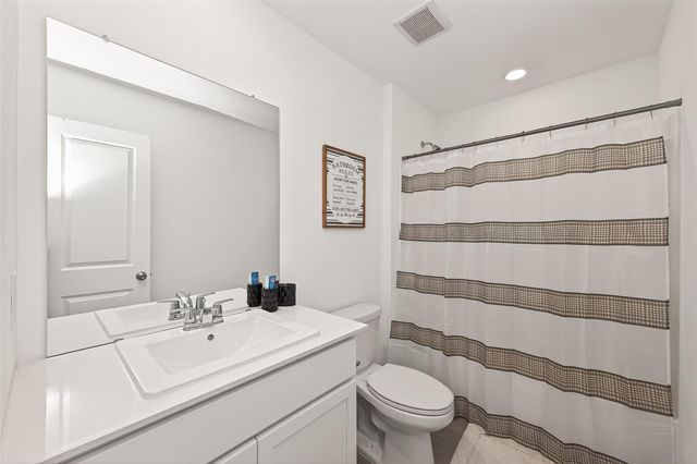 6014 Sherman Lakes Dr, Humble, TX 77338