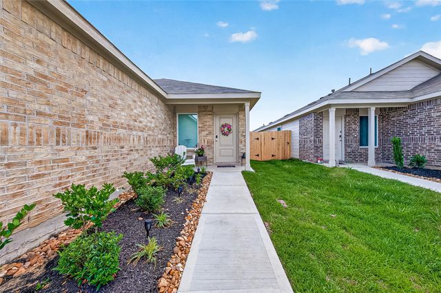 6014 Sherman Lakes Dr, Humble, TX 77338