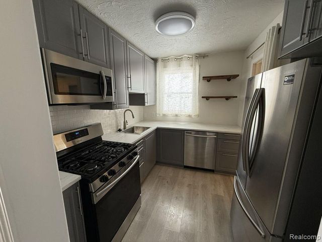 24440 New York Street, Dearborn, MI 48124