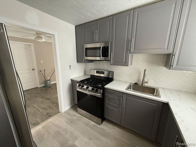 24440 New York Street, Dearborn, MI 48124