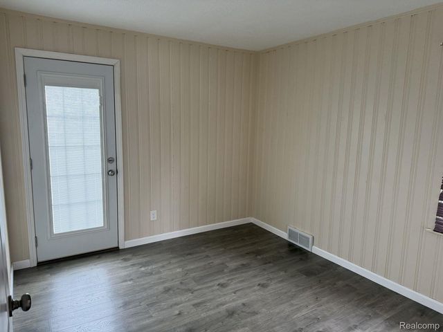 24440 New York Street, Dearborn, MI 48124