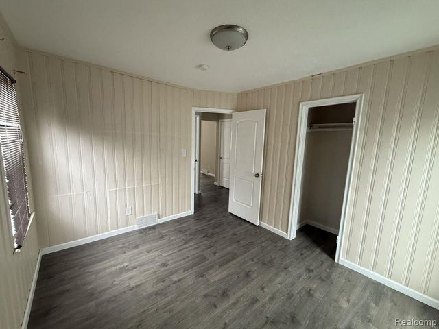 24440 New York Street, Dearborn, MI 48124