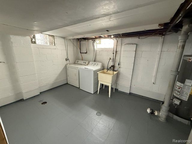 24440 New York Street, Dearborn, MI 48124