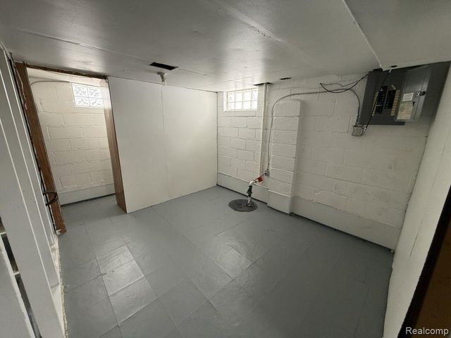 24440 New York Street, Dearborn, MI 48124