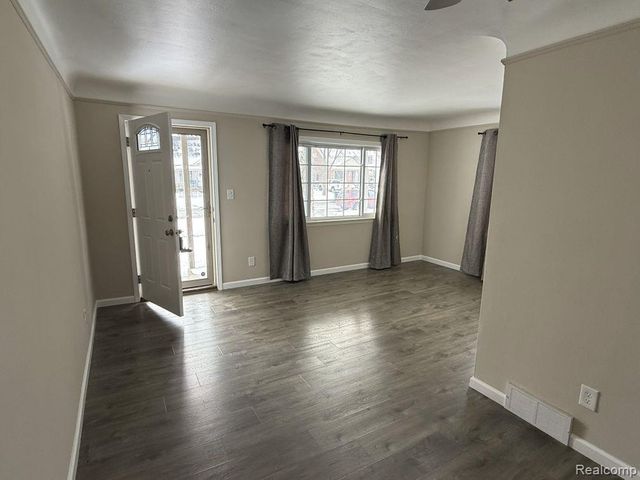 24440 New York Street, Dearborn, MI 48124